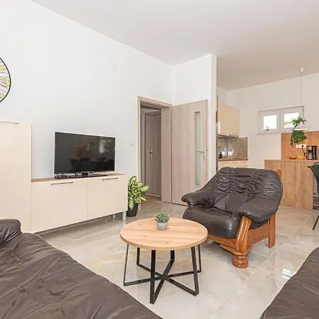 Holiday home Gveric Vodice