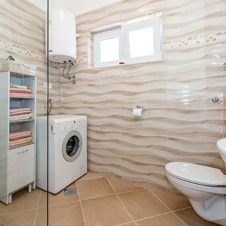 Holiday home Gveric *