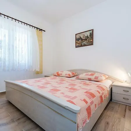 Holiday home Gveric *